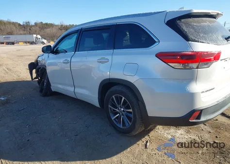 2017 Toyota Highlander Xle z USA, uszkodzony, nr VIN 5TDJZRFH2HS468963